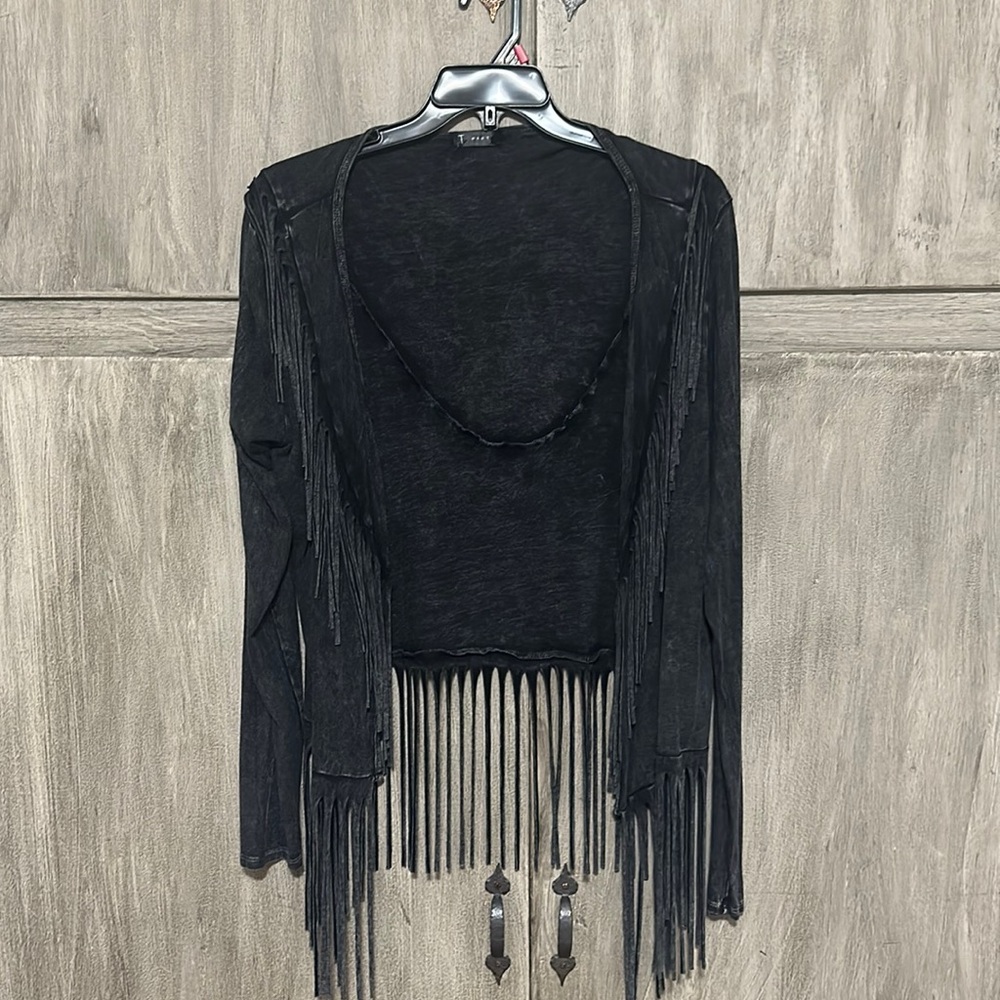 Super cute fringe lightweight western pullover